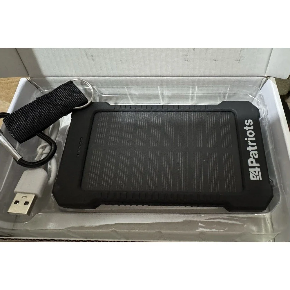 4Patriots USB Power Bank 8000mAh Water Resistant 2 LED Flashlight 1.5 watt Solar